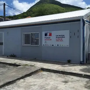 Spacieuse Raffinée Dans Son écrin De Verdure , Fond Fleury Martinique